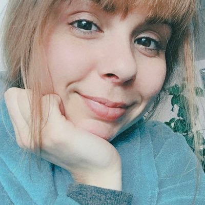 I’m Ariel ❤️. An artist 🧑🎨 single 🥺 I love helping 🥰