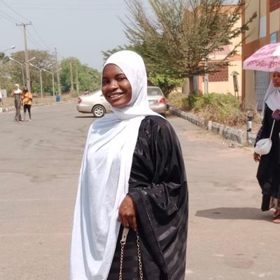 simply_oyinda's profile picture. An entrepreneur, a beauty enthusiast. A baker, muslimah and an optimist