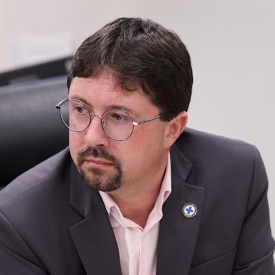 Médico de Família e Comunidade. Doutor em Saúde Coletiva e Professor da UFPB. Coordenei o Mais Médicos 2013-2016. Secretário de APS/Ministério da Saúde