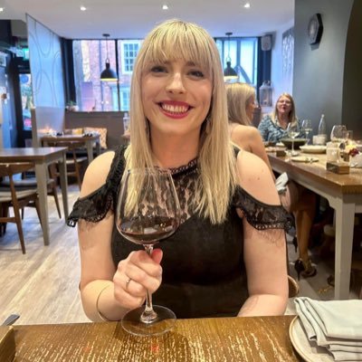 Associate Chief Operating Officer for Surgery @YSTeachingNHS. @UoYLaw and @NHSGradScheme alumna. Co-chair of @ysnhswomen Proud bookworm and gin fanatic