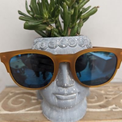 chrismonchris's profile picture. Γίναμε πιά ιδιωτικό Ημερολόγιο σε ξένα χέρια.