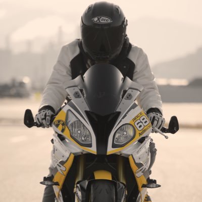 🏍 : s1000rr k46︎ 2015︎年式 _____________🚗 : SWIFTsports zc33s ︎2019年式 __________🚹 : Homosapiens 2001年式 ____________☀️🐥⭐️死ぬまで黄色いs1000rrを擦り続けます🌻🧀🍋