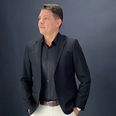 Leiloeiro Público oficial, Perito em Avaliação de bens, Advogado (não atuante).