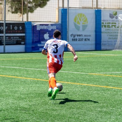 -Jugador del @UDCTORREDONJIMENO❤️🤍 Ex jugador del @realjaencf @CPCacerenoSAD @atmanchareal
