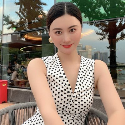An ordinary businesswoman from Singapore who likes to make friends from all over the world to exchange and explore more knowledge and innovation.