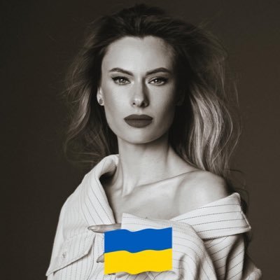 Реагую різко негативно, агресивно, зневажливо, глузливо на все російське і малороське.