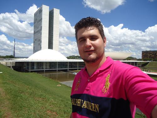 Homem chamado por Deus para ser diferente e fazer aquilo que Deus confiou em minhas maos pregar a palavra que liberta que cura e que nos da vitoria!