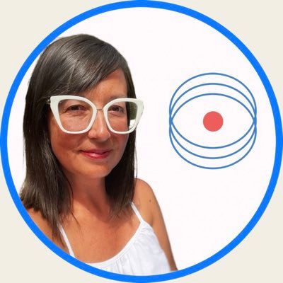 Soy Mónica ÓPTICA-optometrista y asesora de gafas y visión. Ayudo a profesionales y empresarios a elegir las gafas que comunican su esencia para vender más