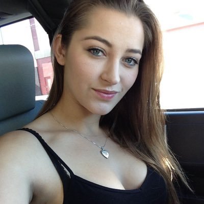 ECharmano's profile picture. ❤️❤️❤️❤️