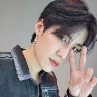 1102__pwj_'s profile picture. / 🐦🐰
/ 언제나 행복의 이유가 서로가 되기를❤