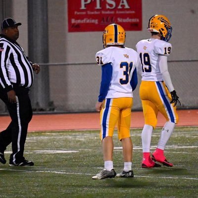 WEST MIFFLIN HIGH SCHOOL 💙💛 I HT: 5,6 | WT: 155 | RB/OLB🏈 | 3.5 GPA 📚| CO 26 🎓| 3-way Athlete 🏈🎾🏃‍♂️