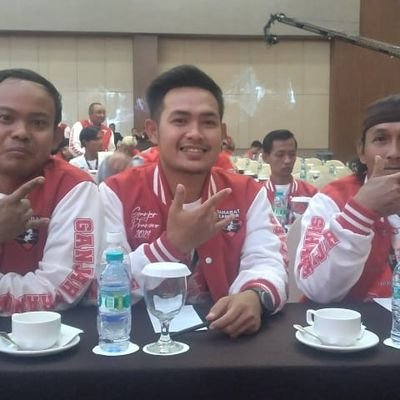 Simpatik dan Menawan
🇮🇩 NKRI HARGA MATI 🇮🇩
#TakpernahLelahUntukIndonesia
#BasadaHebATS 🤟🤟🤟
#LaskarBerbagiKasih