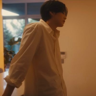 dvnarchie's profile picture. illusion — portrayed by Suga.