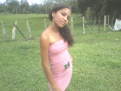 sou sonhadora...alegre...espontanha...feliz...De bem com a vida.