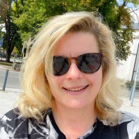 Robbie (@rskybova) Twitter profile photo