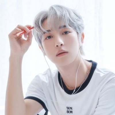 ロンジュン直筆サイン入り超大型写真…Renjun…NCT… セール中…ロンジュン直筆サイン入り超大型写真…Renjun…NCT