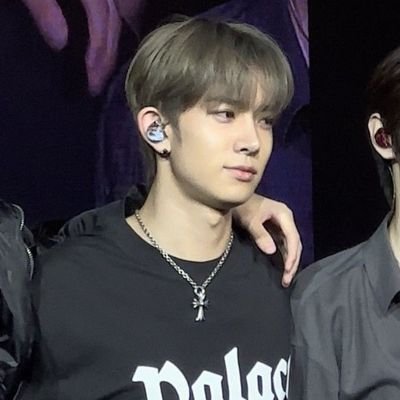 louvoreo's profile picture. why be sad when enhypen exist? #sunghoon #heeseung