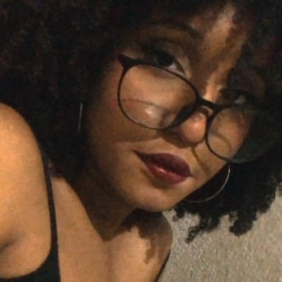 Anakkkkety's profile picture. licenciatura em fisica -UFRJ 

sla cara