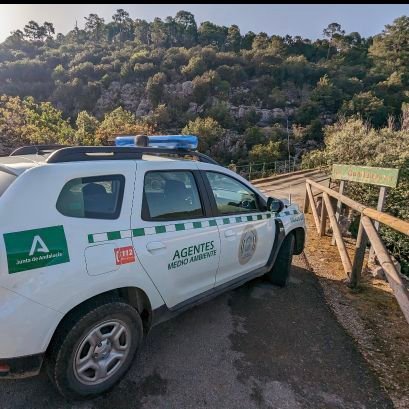 Biólogo y Agente de Medio Ambiente de la Junta de Andalucía.