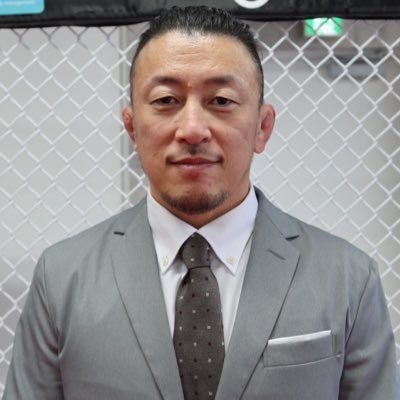 初めての人のための格闘技フィットネスジム【@FightBoxFitness】代表 『じりラジオ』毎日配信中 https://t.co/8aWzgmdCI1 解説業　RIZIN Bellator UFC PFL