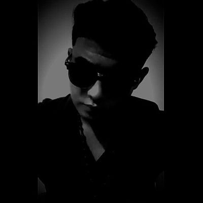 اذا أخبرتكَ عن ظُلمتي هل ستظلُ تنظرُ إلي وكأنني شمس؟💙
المشمهندس 👨🔧