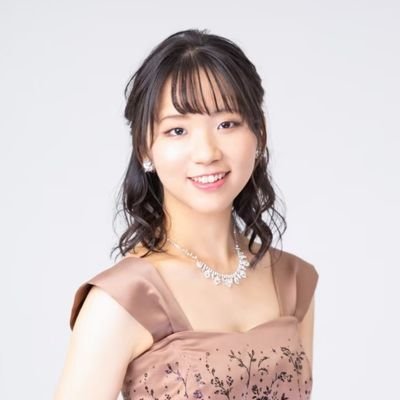 ピアノ弾いたりピアノの先生したりたまに歌ったり♪長野県上田市↔️東京・小諸高校音楽科・桐朋学園大学卒業・桐朋学園大学大学院修了・伴奏専攻/バレエ🩰キイロイトリ🐥ディズニー🐭ぶどう🍇がすき。
演奏やピアノ講師等お仕事についてはDMにてお問い合わせください✉️