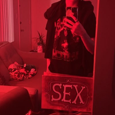 Faceless bisexual femboy switch with a 6 inch dick! #Switch #Anal #Amateur #Femboy #Teen #NSFW #OnlyFans