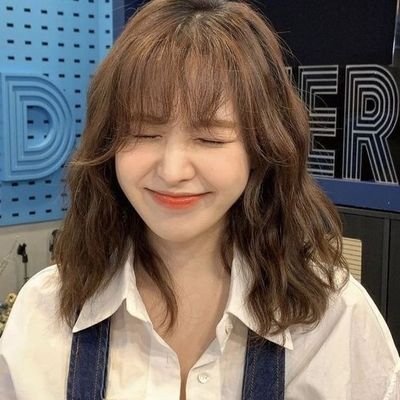 ꏍ 𝐩𝐨𝐫𝐭𝐫𝐚𝐲𝐞𝐝 𝟏𝟗𝟗𝟒’s 🧚🏻♀️ Her angelic voice is her charming point. She’s actually the dork ones on Red Velvet. Happiness! It’s your 𝐖𝐞𝐧𝐝𝐲 ☁️