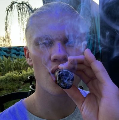 Elle rêve d'un garçon raffiné, je rêve d'un chargeur infini.