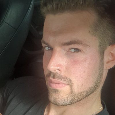 AchilleA010's profile picture. Random guy with a bad english