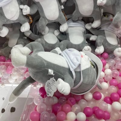 眼福の為、神(絵師)様巡りしてます。イイねでしか応援できませんが…閲覧させていただいております。゚(゚´ω`゚)゚。