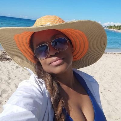 friascarela's profile picture. Una dominicana que sueña con recorrer el mundo.