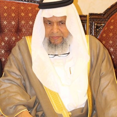 شيخ قبيلة القايدي من حرب متخصص في الأدب الإنجليزي- مدير هيئة الإغاثة ورابطة العالم الاسلامي في القرن الأفريقي سابقا