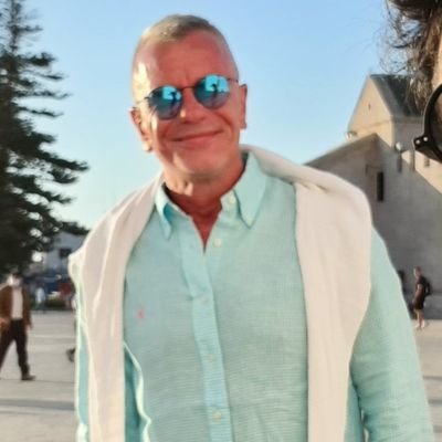 Berlina030's profile picture. ob #StartUps #Kinetik in Berlin, #blackPearls von den #Cooks oder #weedfarming in Kalifornien, es muß nur noch Spaß machen ...


#alterweisserMann #lerntnieaus