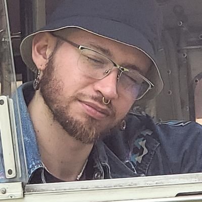 Horror media lover \n
Vegan \n
Homosexual 🏳️🌈 Gaymer \n
he/him