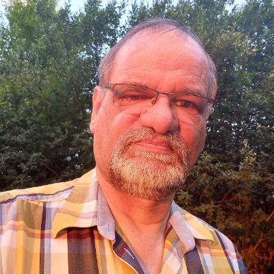 Terschellinger van afkomst, meertalig
Er is maar ƩƩn volk: de mensheid.
Gastvrijheid, belangrijkste plicht.