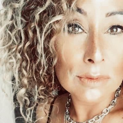 Dianela Profile