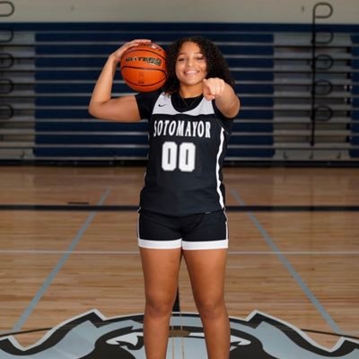 Lady Hoops Navy #32| 5’11| PF/C Sotomayor High #00| c/o 2026