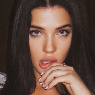alina_enero's profile picture. 