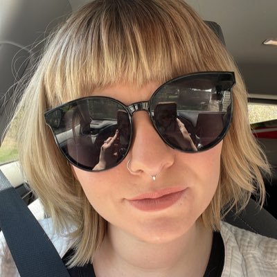 loonar_316's profile picture. A lump of flesh and limbs that sometimes moves around and eats stuff. that’s about it. oh. I like chickens!