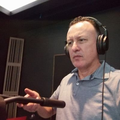 zurdomotive's profile picture. Creativo, innovador social, innovador educativo, diseñador de experiencias de aprendizaje, embajador del pensamiento creativo  e imaginativo.
