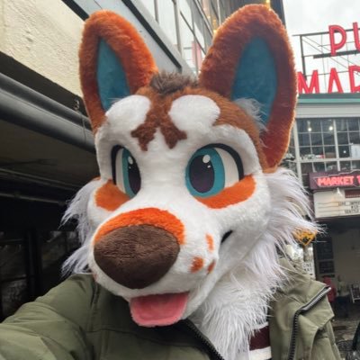 hi I’m rosebud!! 27, bi, he/him, @Zuri_Studios suiter! 🐶