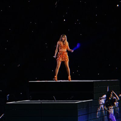 I've been the archer, I've been the prey Screaming, who could ever leave me, darling? But who could stay? she/her, 22