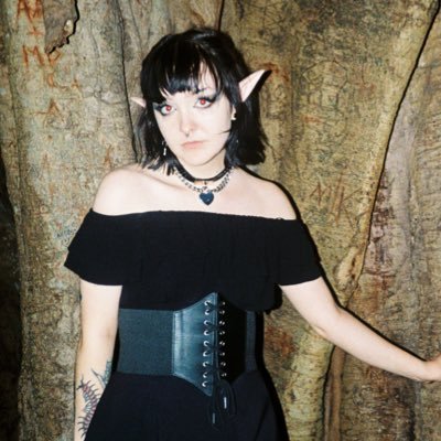 marksmanship hunter on illidan 🏹 | 18+ | big fantasy escapist nerd | 🧝🏻♀️ green witch goth girl ☽༓・*˚⁺‧͙