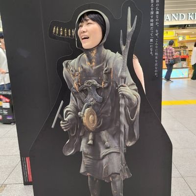 ライブに通ってます。お城 ビル見学してます。最近読書しています。 映画も好きです。 お酒も好き。ライブ行く前にいつも飲んじゃう。