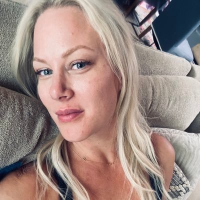 Christian ✝️ Conservative ❤️ America First Patriot 🇺🇸 Proud Mom 👦 👦 👧 👧 👶 Held Prisoner in Commie CA ☀️ 1A/2A 🔫 Sandwich Maker 🥪 Spoken For 💍