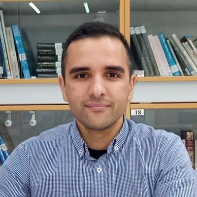 Professor. Graduat en Filosofia.
33. Mallorca.