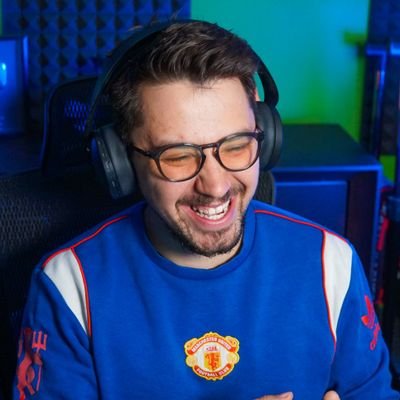 Twórca filmów na Youtube, okazjonalnie streamer. Prywatnie Ojciec super dziecka i kibic Manchesteru United 🫠