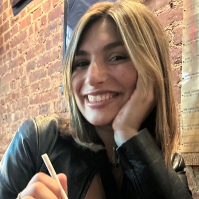 lexispera's profile picture. currently: sitting on the toilet