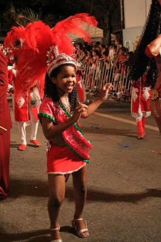do lado de cá sou a menina linda e legal.
& do lado de lá sou a garota que tem planos maliguínos .